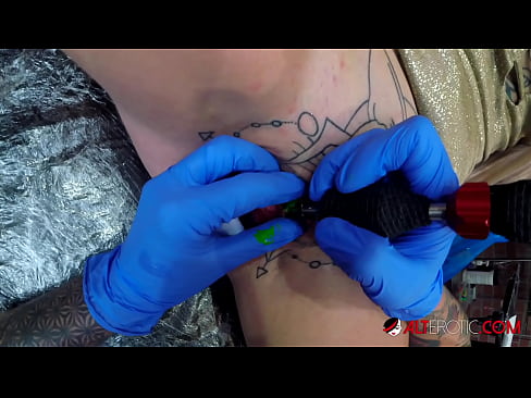 ❤️ Sully Savage-k izugarri tatuatu zuen klitorian tatuaje bat egin zuen ❤❌ Sexu bideoa %eu.rexporn-com.ruan ❌❤